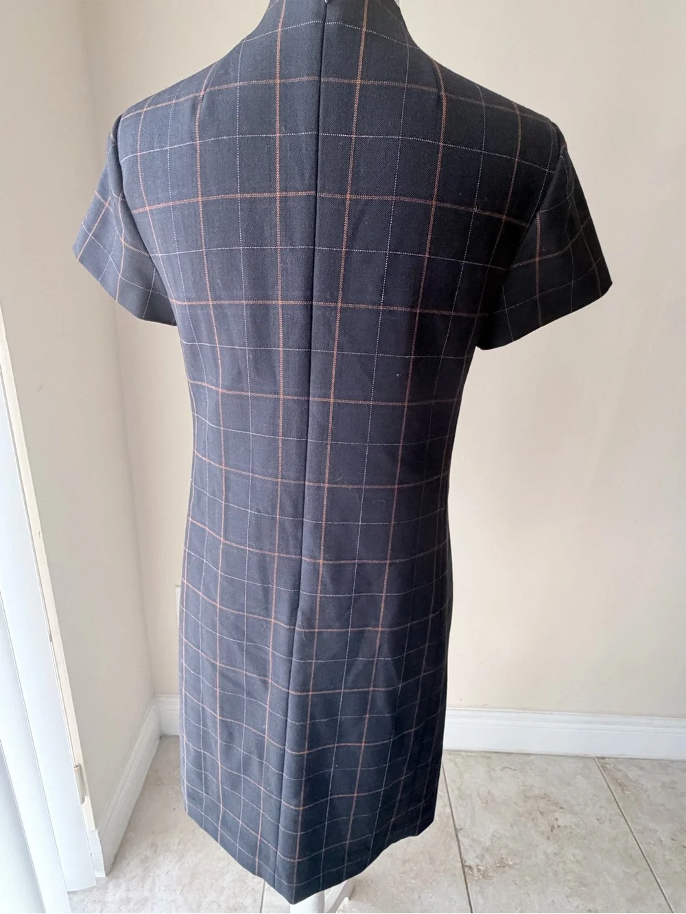 Excellent Preloved-Theory Plaid Shift Dress – Women’s Size 2